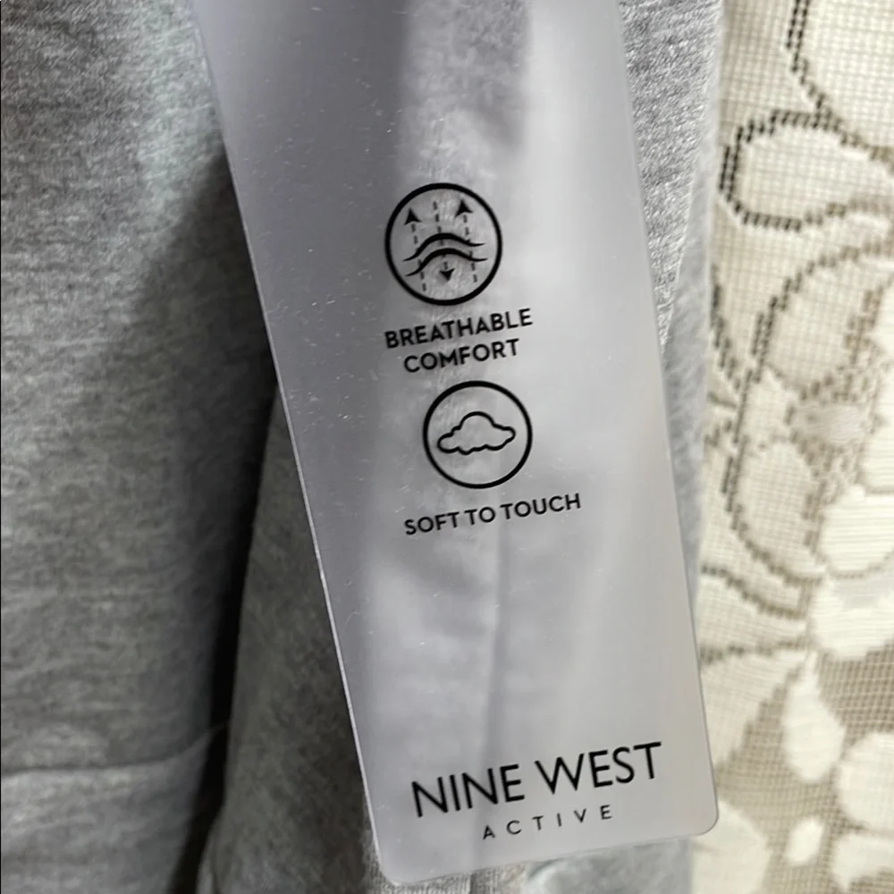 Nine West Heather Gray Short Sleeve Top Activewear top with hoodie New with Tags - Picture 4 of 9